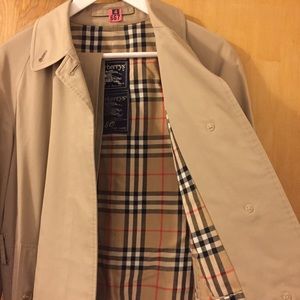 BURBERRY trench coat